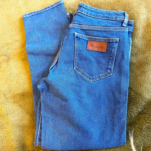 Wrangler Cropped Straight High Waist Jeans - Picture 2 of 5